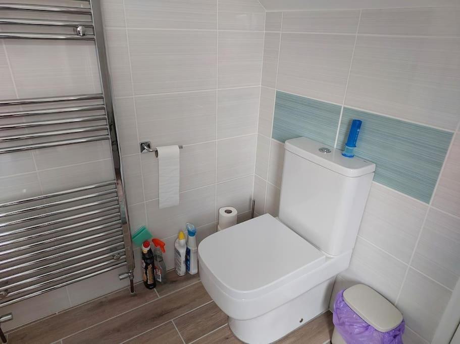 Double Room With Ensuite Shower Room In Quiet, Private House Worthing Bagian luar foto