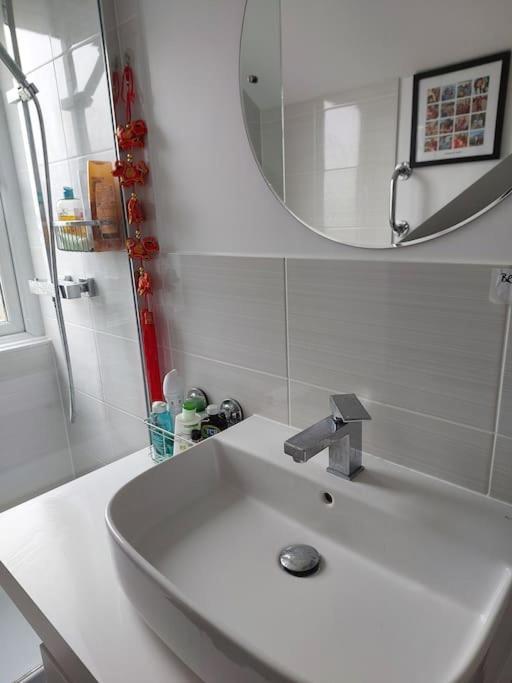 Double Room With Ensuite Shower Room In Quiet, Private House Worthing Bagian luar foto